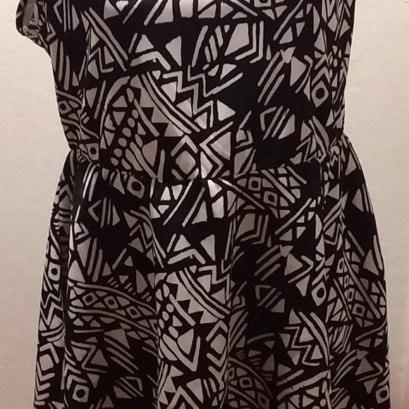 TORRID Skater Dress Sz.1X - Picture 3 of 3